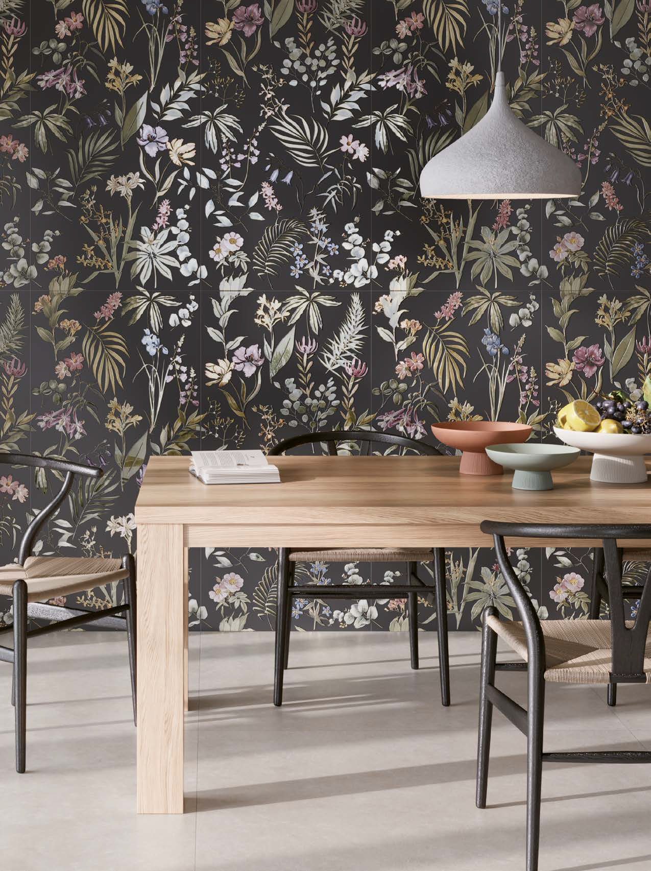 Faianță cu decor floral din colecția RE Botanica Coal, finisaj mat — Fanal